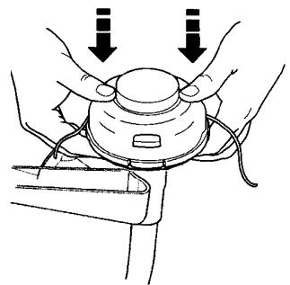 MCCULLOCH MC025 - Reemplacement de la BOUGIE - 12