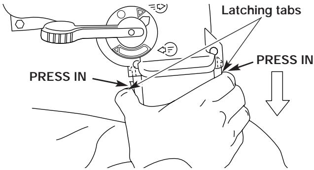 MTD RGBV3100 - EMPTYING THE VACUUM BAG - 3