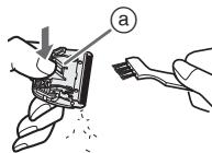 PANASONIC ER-GC51 - Cleaning with the brush - 2