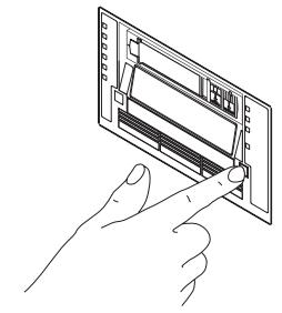 HP SURESTORE DLT 70 TAPE DRIVE - Pour décharger une cartouche : - 1