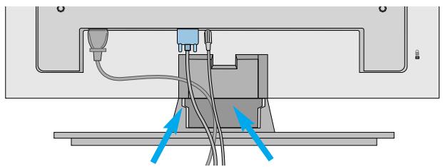 LG M4210N-B21 - Pour désposer les câbles à l'aide du protège-cables - 1