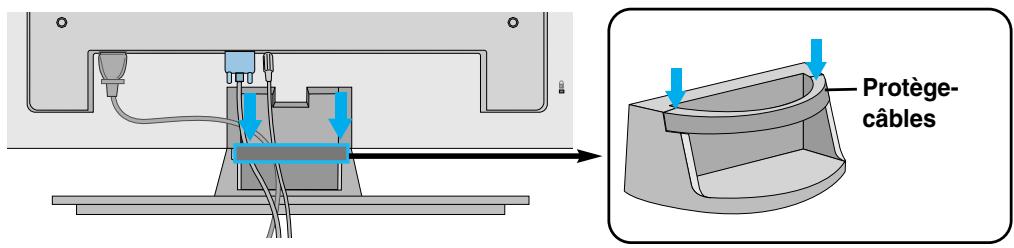 LG M4210N-B21 - Pour désposer les câbles à l'aide du protège-cables - 2