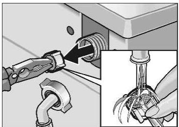 BOSCH WVD24520ME - Nettoyage du tamis au niveau du robinet - 2