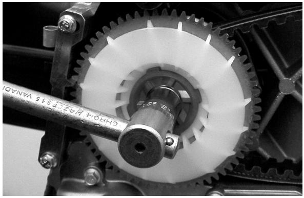 PIAGGIO LIBERTY - Removing the driving pulley - 1