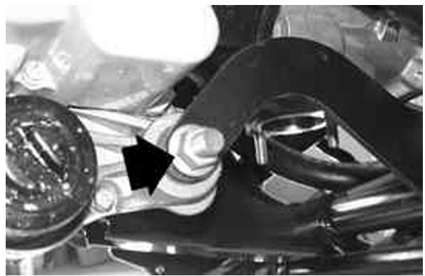 PIAGGIO LIBERTY - Removing the engine/connecting arm pivot pin - 1
