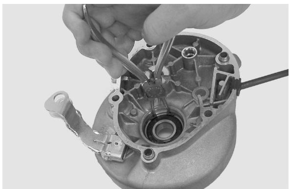 PIAGGIO LIBERTY - Removing the wheel axle bearings - 2