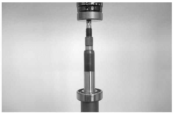 PIAGGIO LIBERTY - Removing the driven pulley shaft bearing - 3