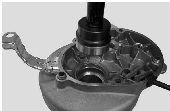 PIAGGIO LIBERTY - Refitting the wheel axle bearing - 2