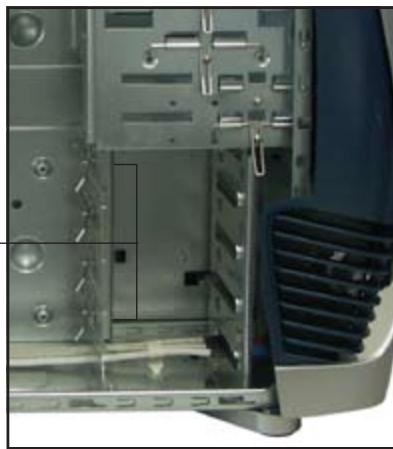 ASUS VENTO 7700 - Installer un disque dur - 1