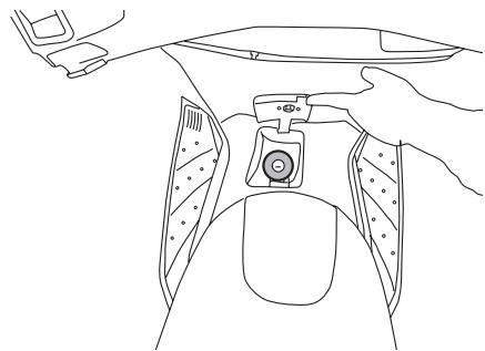 YAMAHA X-MAX 125 - Ouverture du bouchon du réservoir de carburant - 1