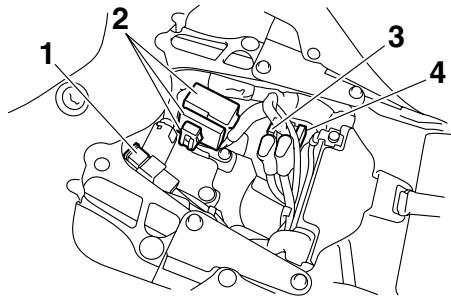 YAMAHA YZF-R1 - Remplacement des fusibles - 1