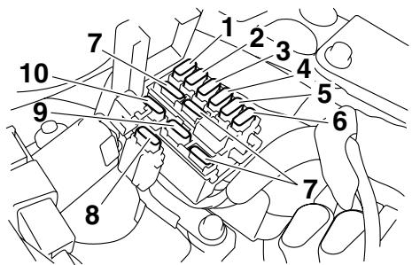 YAMAHA YZF-R1 - Remplacement des fusibles - 2