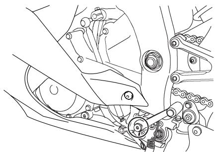 YAMAHA YZF-R6-2009 - Contrôle et lubrification de la poignée et du cable des gaz - 2