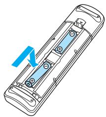 EPSON EH-TW6100 - Retirez le couvercle du compartiment à piles. - 2