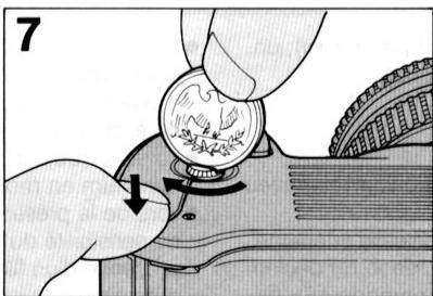 NIKON F-801S - MISE EN PLACE DES PILES - 5