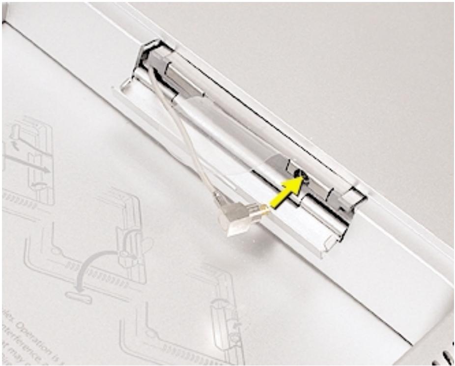 APPLE POWERBOOK G4 15 POUCES - Installation de la Carte AirPort Extreme de remplacement - 7