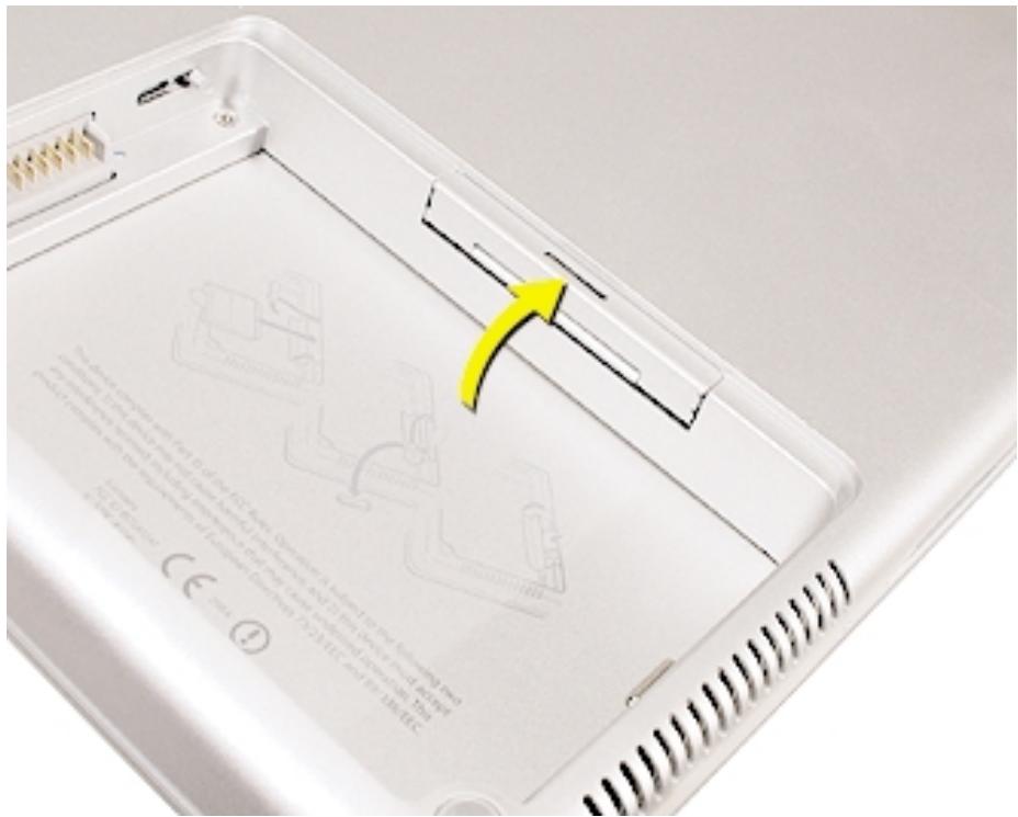 APPLE POWERBOOK G4 15 POUCES - Installation de la Carte AirPort Extreme de remplacement - 11