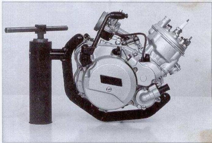 PEUGEOT XP6 SUPERMOTARD - OUTILS SPECIAUX - 2