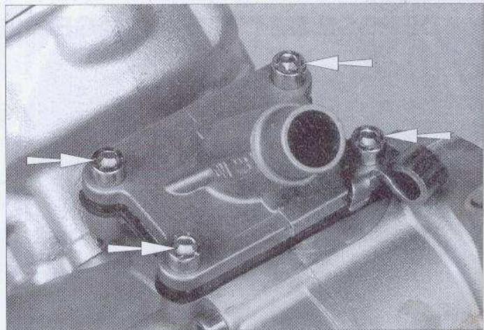 PEUGEOT XP6 SUPERMOTARD - DEPOSE DE LA PIPE D'ADMISSION ET DU CLAPET - 3