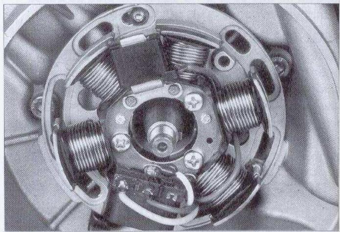 PEUGEOT XP6 SUPERMOTARD - CONTROLE DU POINT D'AVANCE - 2