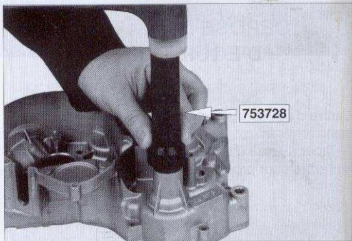 PEUGEOT XP6 SUPERMOTARD - REEMPLACEMENT DES ROULEMENTS ET DES JOINTS - 3