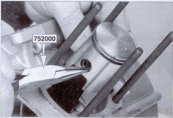 PEUGEOT XP6 SUPERMOTARD - DEPOSE DU PISTON : - 1