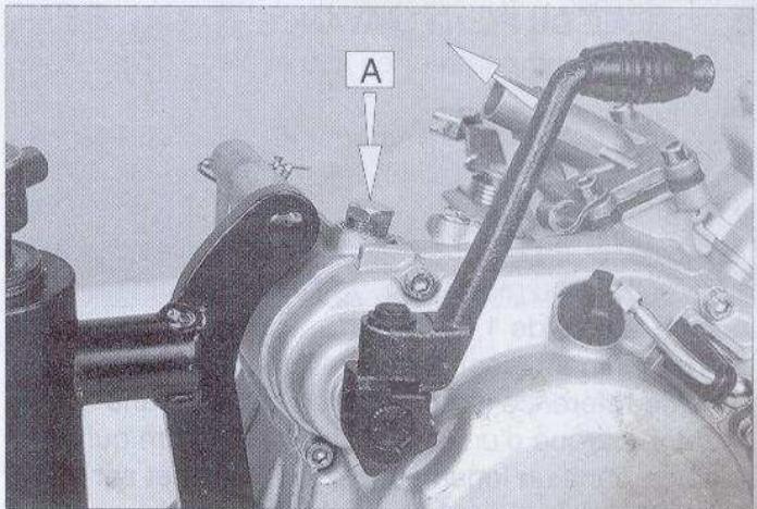 PEUGEOT XP6 SUPERMOTARD - POSE DE L'ARBRE DE KICK ET DU COUVERCLE D'EMBRAYAGE - 3
