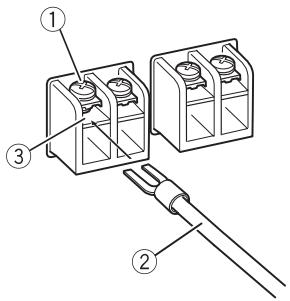 PIONEER GM-3400T - Sluit de luidsprekerkabels op de luidsprekeruitgangen aan. - 1