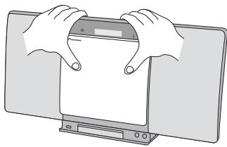 PIONEER X-SMC00BT - Usando entrambé le mani, far scivolare il pannello intercambiabile per rimuoverlo. - 1