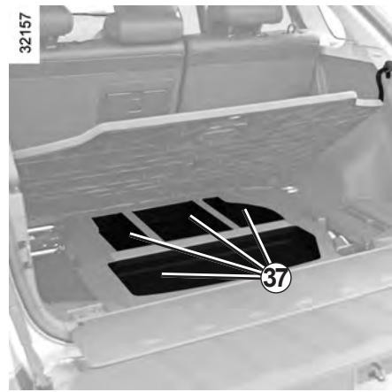 RENAULT KOLEOS 2012 - Rangements sous le tapis de coffre à bagages. - 2