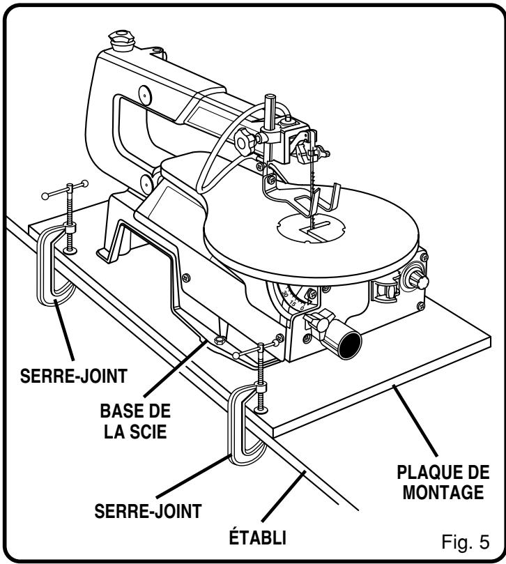 RYOBI SC164VS - FIXATION DE LA SCIE À CHANTOURNER À UN ÉTABLI AVEC DES SERRE-JOINTS - 1