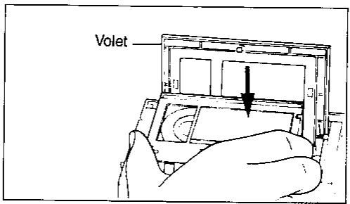 SHARP VL-C780S - Mise en place d'une cassette compacte dans l'adaptateur - 2