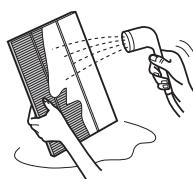 SHARP KC-850E - Spulen Sie die Verunreinigungen mit lauwarmem Wasser vom auswaschbaren Desodorierungsfilter ab. - 1