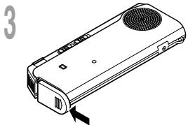 OLYMPUS DM-10 - Replacing batteries - 2