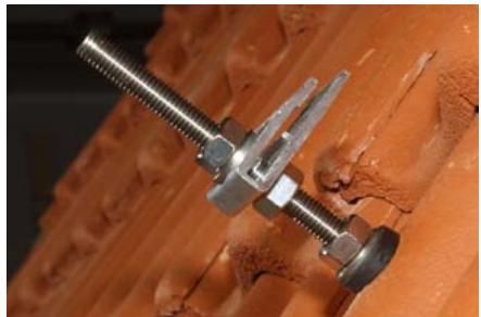 ELM LEBLANC CAPTEURS SOLAIRES FK260 - Tâche 1 - Fixer la tige de fixation: - 4