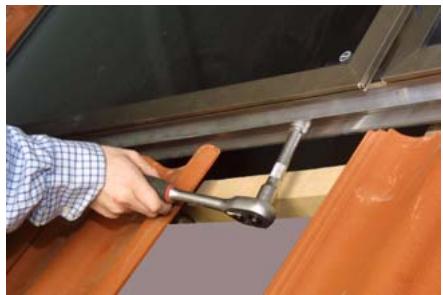 ELM LEBLANC CAPTEURS SOLAIRES FK260 - Tâche 1 - Fixation de la cornière support : - 6