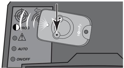 SOMFY SLD 3000 - - Mémorisation des télécommandes en ouverture piétonne ou totale : - 1