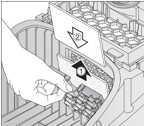 MIELE S2181 TITAN - Remplacement du filtre du réservoir à poussière (filtre situé devant le moteur) - 1