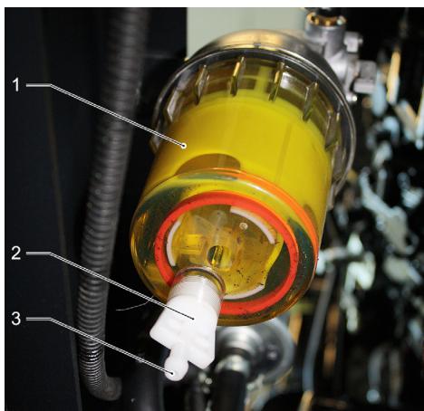 KARCHER KM 170 600 R D - Vider l'eau condensée dans le séparateur d'eau du diesel - 2
