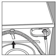 HOTPOINT AD 1600 - Aansluiting van de afvoerslang - 2
