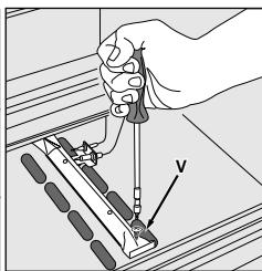 HOTPOINT CP 758 MT.1 - Tenga un particular cuidado con los cables de las bucías y con los tubos de los termopares. - 2