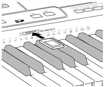 CASIO PX-410R - Pour insérer une carte mémoire dans le logement de carte - 2