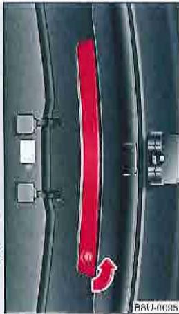 AUDI Q3 2011 - Triangle de présignalisation - 1