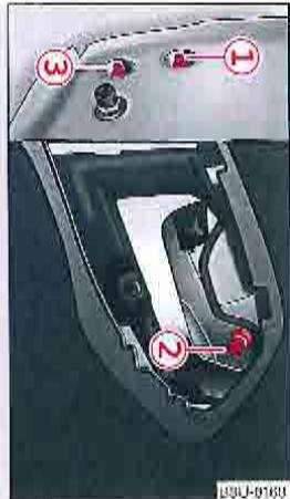 AUDI Q3 2011 - Remplacement des ampoules dans le hayon - 1