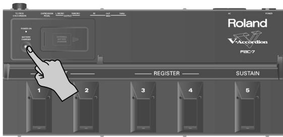 ROLAND FR-7 - À propos des témoins battery charger et external battery charger - 1
