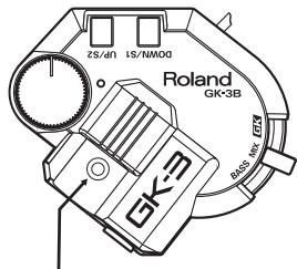 ROLAND GK-3B - Fixation à l'aide d'adhésif double-face et d'une vis - 2