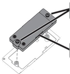 ROLAND AC-33 - Retrait du compartiment à piles - 1