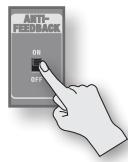ROLAND AC-33 - Ligue a chave [ANTI-FEEDBACK]. - 1