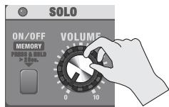ROLAND CB-60XL - Appuyez sur le commutateur SOLO [on/off] sur le panneau de contrôle et maintenez-le enfoncé pendant plusieurs secondes. - 1