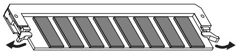 ROLAND FANTOM XR - Retrait du module de mémoire - 1
